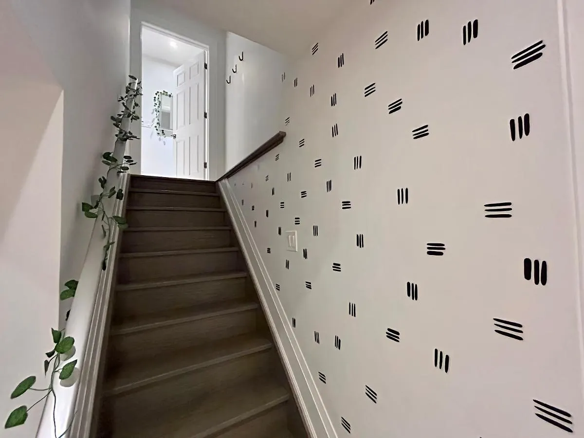Boho-Chic Spacious Basement Apartment Toronto