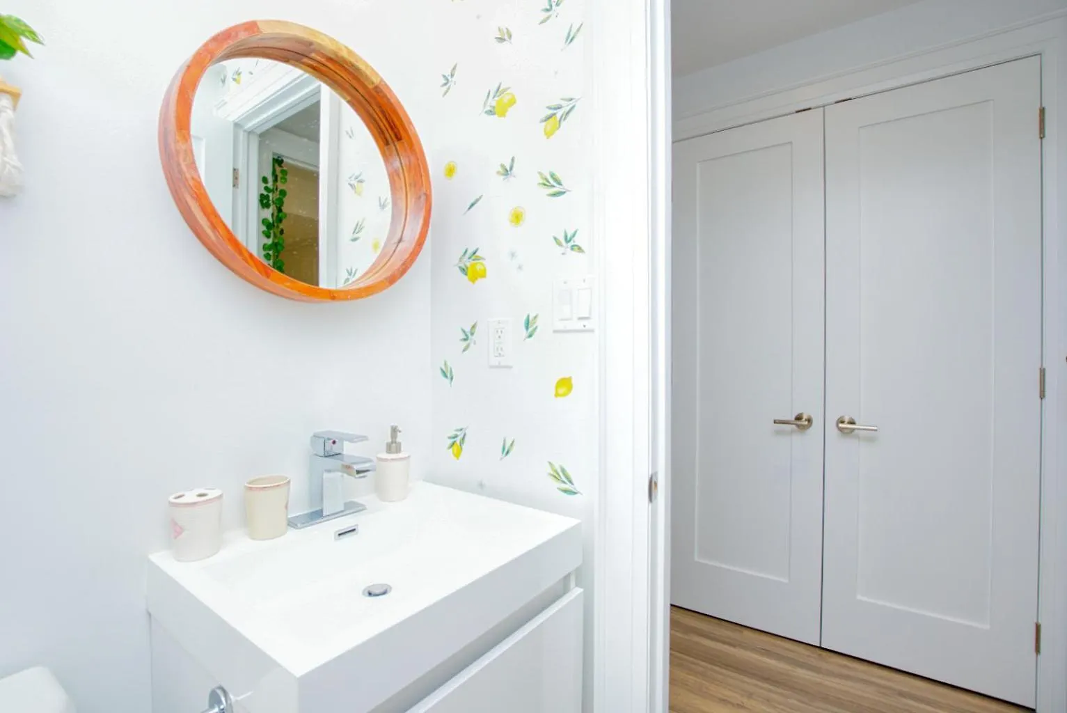 Boho-Chic Spacious Basement Apartment Toronto