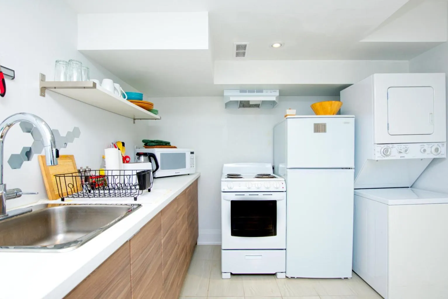 Boho-Chic Spacious Basement Apartment Toronto