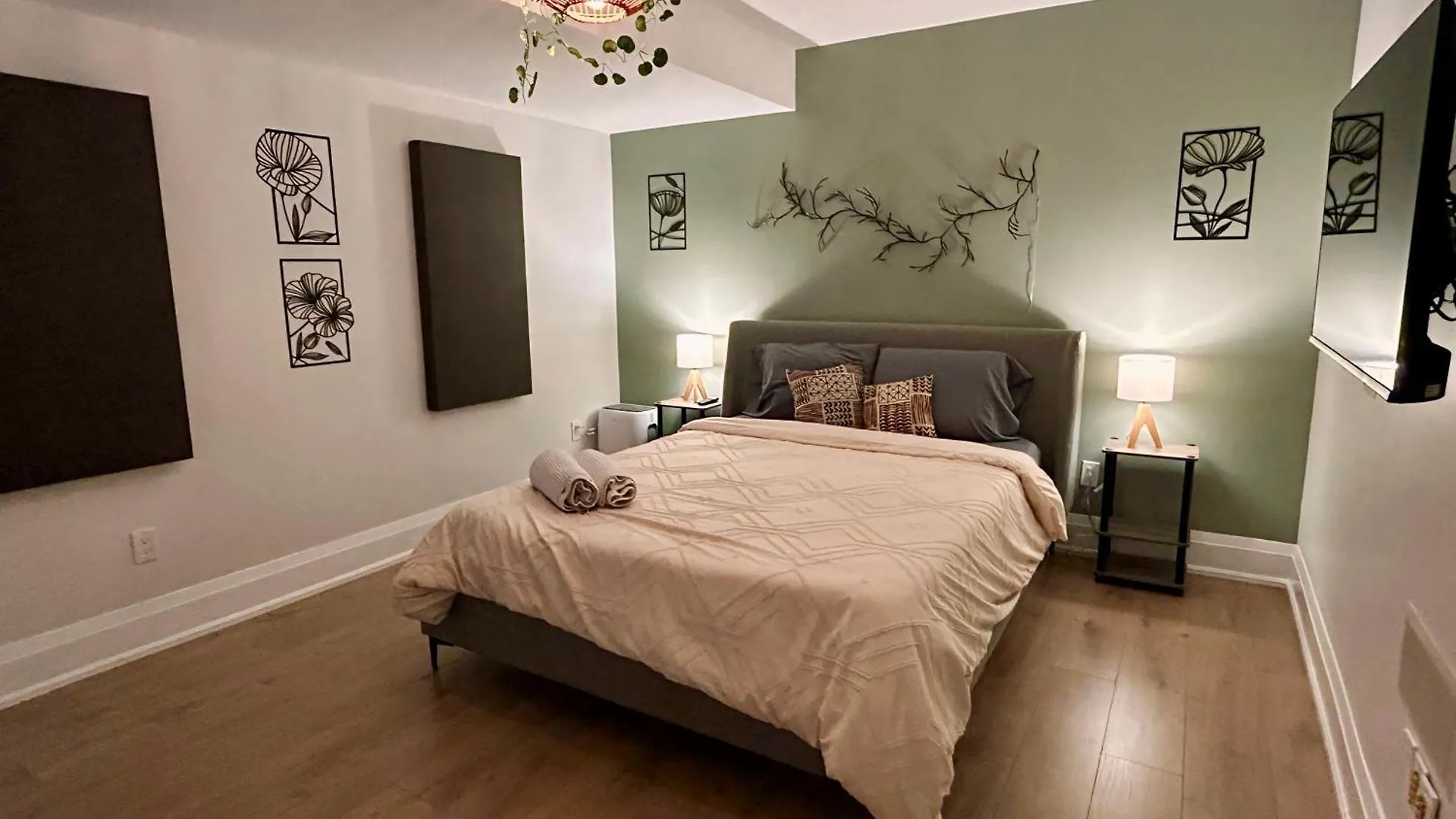 Boho-Chic Spacious Basement Apartment Toronto Canada