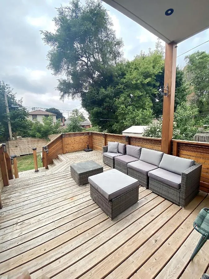 טורונטו Boho-Chic Spacious Basement Apartment